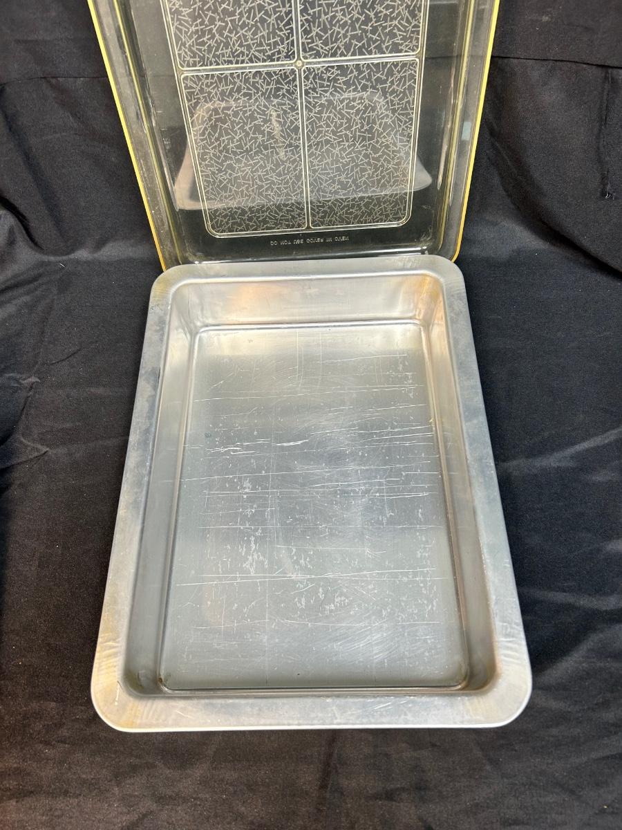 Vintage Insulated 13x9 Cake Pan with Lid and 2 Meatloaf/Bread Loaf