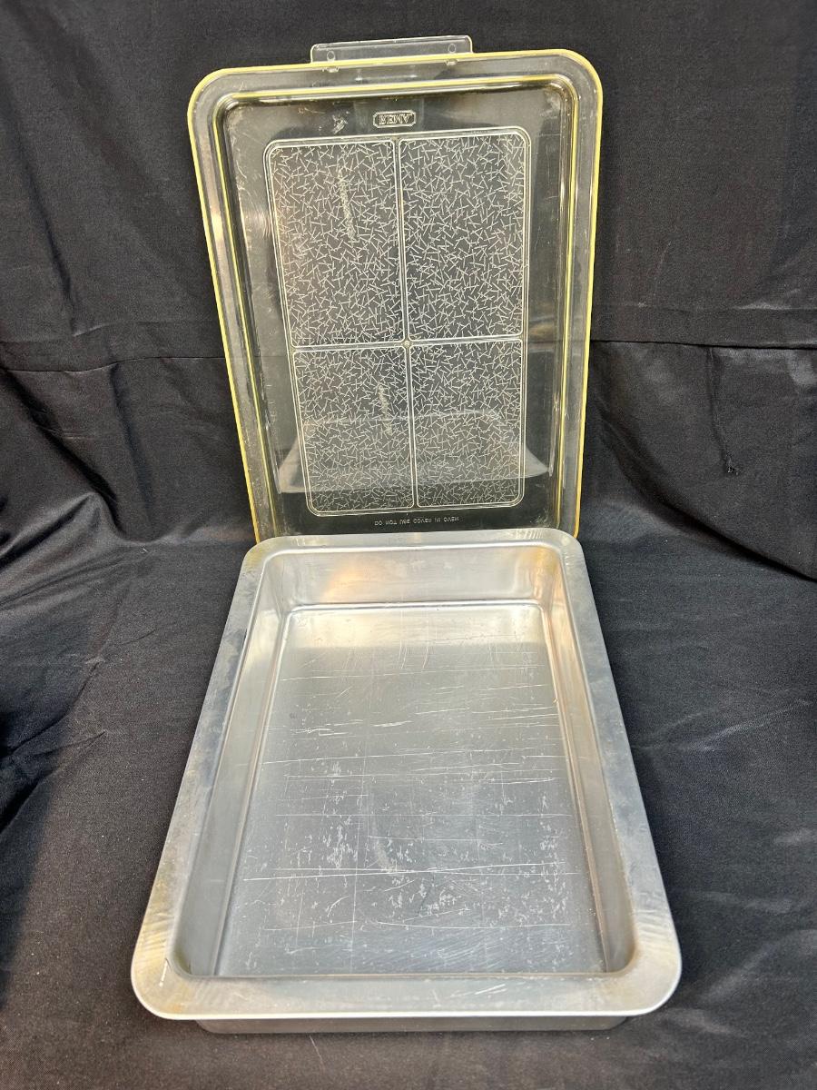 Vintage Insulated 13x9 Cake Pan with Lid and 2 Meatloaf/Bread Loaf