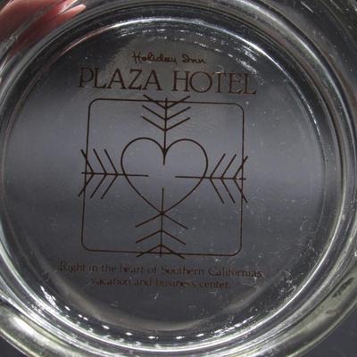 Holiday Inn Plaza Hotel Lobby Heart Graphic Clear Glass Cigarette Ashtray