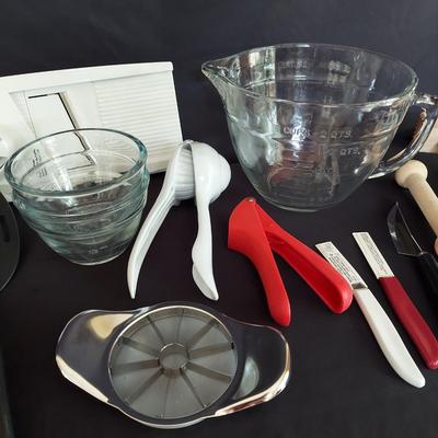 Pampered Chef Kitchen Gadgets and Utensils (K-BBL)