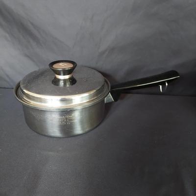 Vintage Duncan Hines Regal Ware Pans (K-BBL)