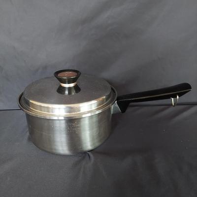 Vintage Duncan Hines Regal Ware Pans (K-BBL)