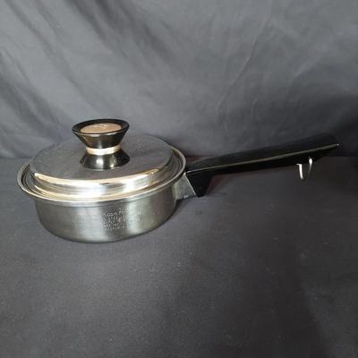 Vintage Duncan Hines Regal Ware Pans (K-BBL)