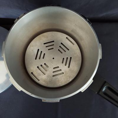 Vintage Pressure Cooker and Chafing Dish (K-BBL)