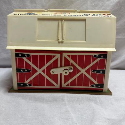 Fisher Price Family Play Farm with Animals & More (BO-KL)