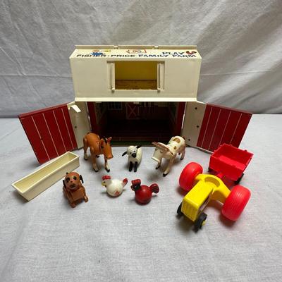 Fisher Price Family Play Farm with Animals & More (BO-KL)