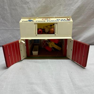 Fisher Price Family Play Farm with Animals & More (BO-KL)