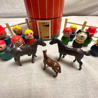 Fisher Price Family Play Farm with Animals & More (BO-KL)