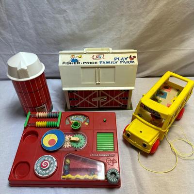 Fisher Price Family Play Farm with Animals & More (BO-KL)