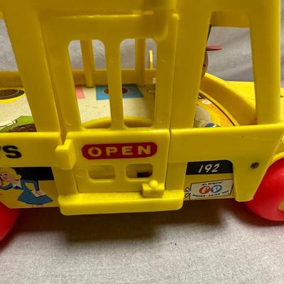 Fisher Price Family Play Farm with Animals & More (BO-KL)