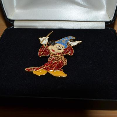 LOT 78  VINTAGE MICKEY MOUSE FANTASIA SORCERER PIN