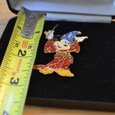 LOT 78  VINTAGE MICKEY MOUSE FANTASIA SORCERER PIN