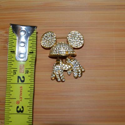 LOT 80. NAPIER MICKEY MOUSE DISNEY GOLD TONE CRYSTAL BROOCH/PIN