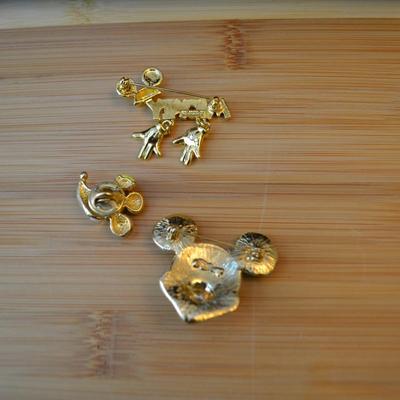 LOT 90. DISNEY MICKEY MOUSE PINS