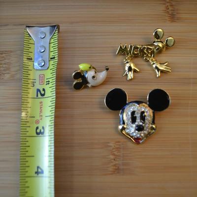 LOT 90. DISNEY MICKEY MOUSE PINS