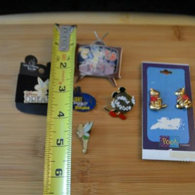 LOT 96 DISNEY PINS
