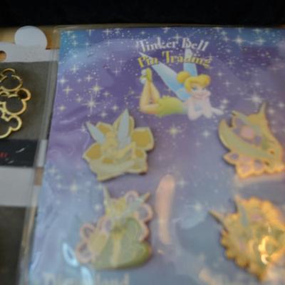LOT 105. DISNEY PINS