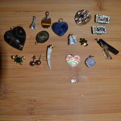 LOT 110. COSTUME JEWELRY LOT