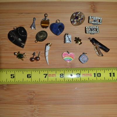 LOT 110. COSTUME JEWELRY LOT