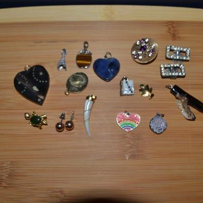 LOT 110. COSTUME JEWELRY LOT