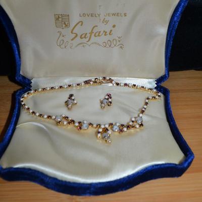 LOT 117. VINTAGE LADIES COSTUME NECKLACE AND EARRINGS SET