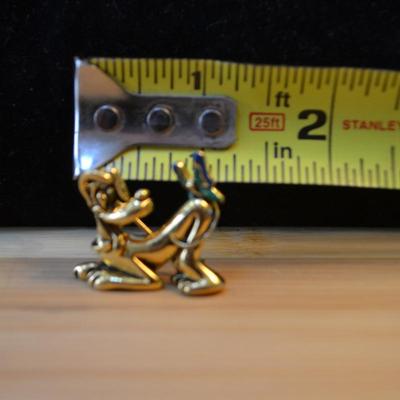 LOT 81: DISNEY PLUTO AND BUTTERFLY PIN