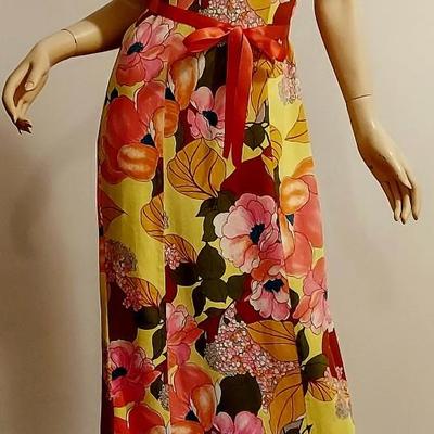 Vtg 60-70s Alice Polynesian Floral Maxi Demi back wings