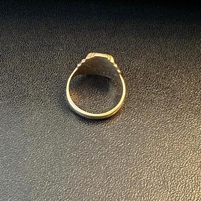 LOT 130. VINTAGE 10K GOLD CLASS RING