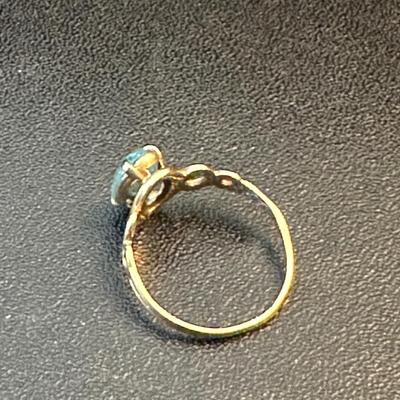 LOT 132. LADIES 10K GOLD RING