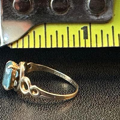 LOT 132. LADIES 10K GOLD RING