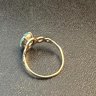 LOT 132. LADIES 10K GOLD RING