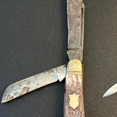 LOT 135. THREE  VINTAGE POCKET KNIFES