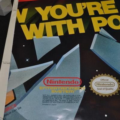 LOT 137 VINTAGE NINTENDO ENTERTAINMENT SYSTEM WITH ZAPPER AND TWO CONTROLS