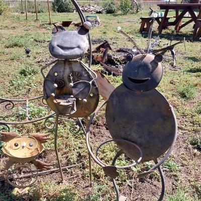METAL FROGS-BIRD AND OTHER YARD PIECES