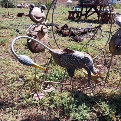 METAL FROGS-BIRD AND OTHER YARD PIECES