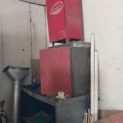 VARIETY OF METAL TOOLBOXES AND VISE