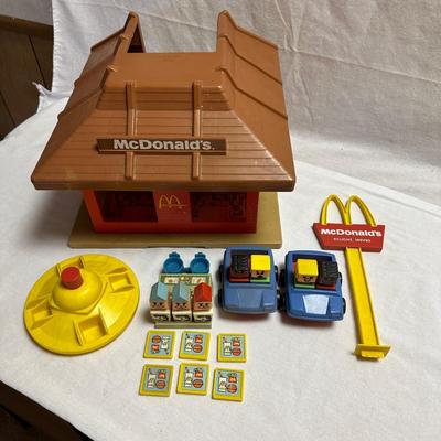 Fisher Price Sesame Street Playhouse & McDonalds (BO-KL)
