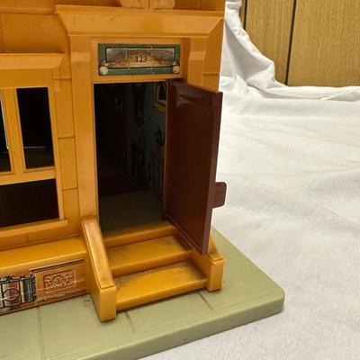 Fisher Price Sesame Street Playhouse & McDonalds (BO-KL)