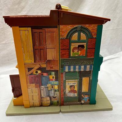 Fisher Price Sesame Street Playhouse & McDonalds (BO-KL)