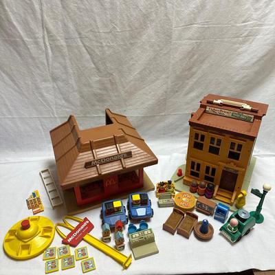 Fisher Price Sesame Street Playhouse & McDonalds (BO-KL)