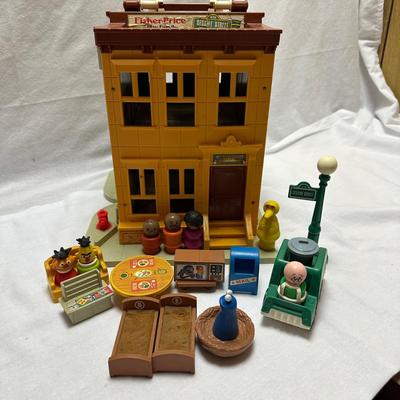 Fisher Price Sesame Street Playhouse & McDonalds (BO-KL)