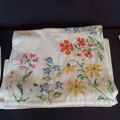 Vintage Table Linens (HC-BBL)
