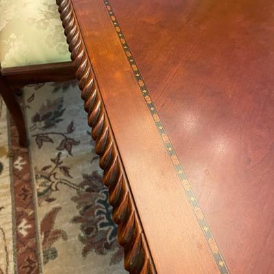 Beautiful Dining Table Vintage Style