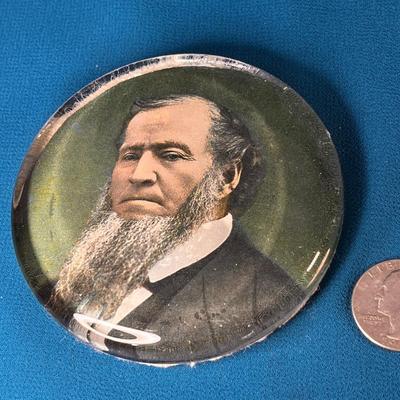 GLASS BRIGHAM YOUNG PAPERWEIGHT 