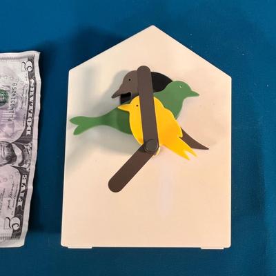 UNUSUAL BIRD WALL CLOCK BATTERY OPERATED