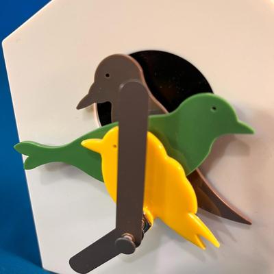 UNUSUAL BIRD WALL CLOCK BATTERY OPERATED