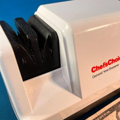 CHEFâ€™S CHOICE ELECTRIC DIAMOND HONE KNIFE SHARPENER