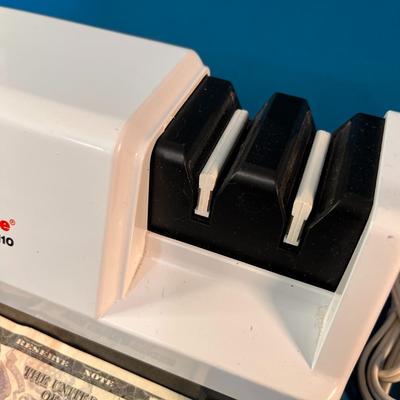CHEFâ€™S CHOICE ELECTRIC DIAMOND HONE KNIFE SHARPENER