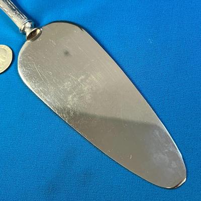 VINTAGE SHINY SILVER HANDLED PIE SERVER SPATULA
