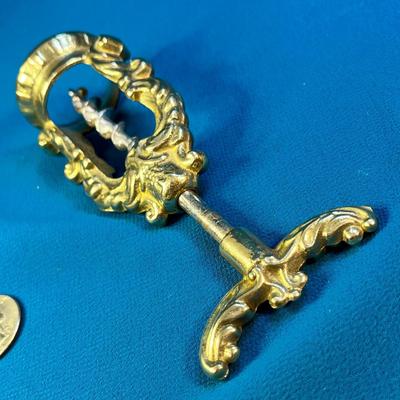 FANCY ORNATE GOLD TONE METAL CORKSCREW